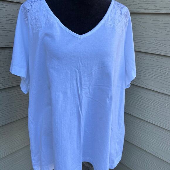 Lane Bryant white dressy T-shirt, V-neck, short sleeve, women's size 22/24 - Picture 4 of 6